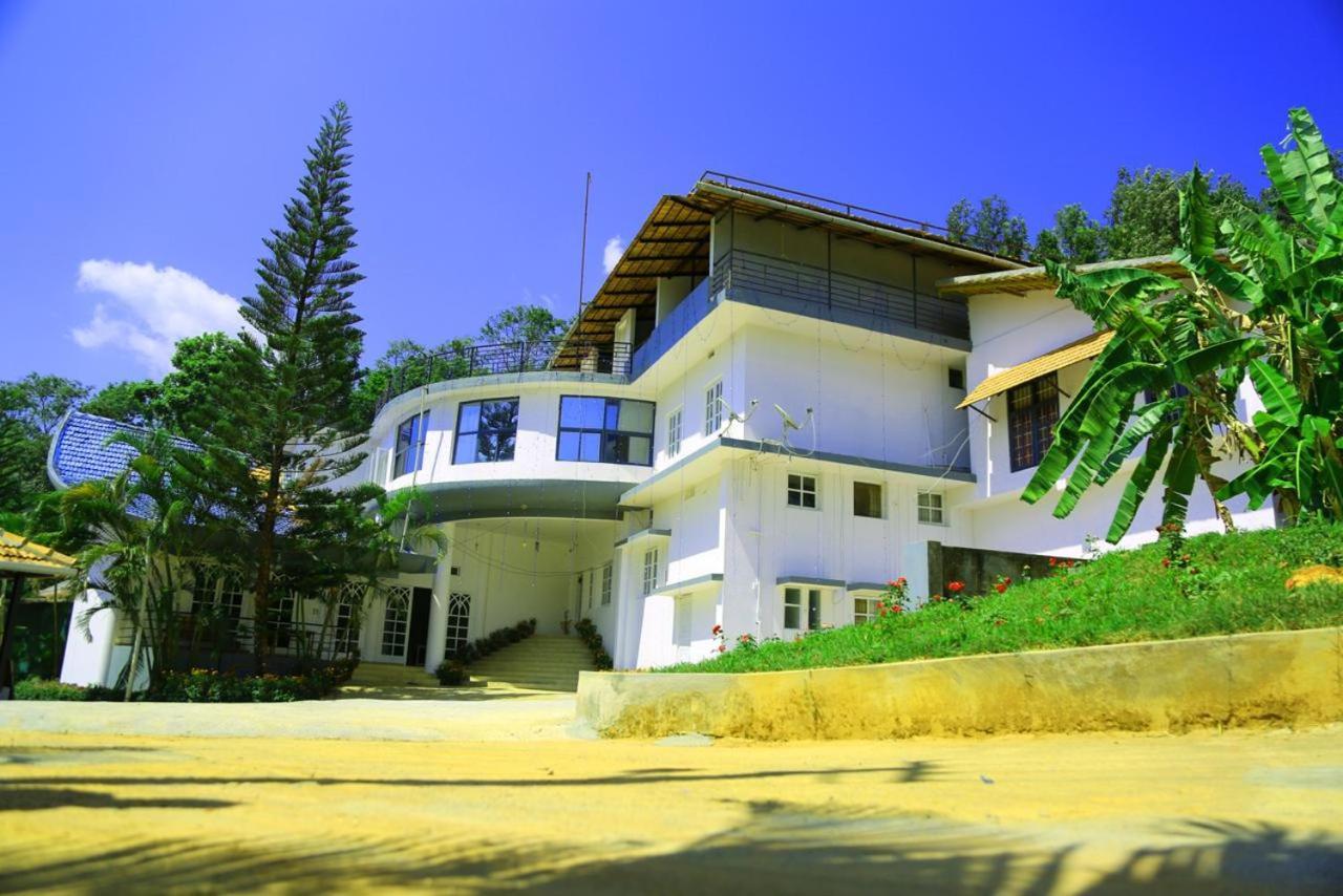 La Flora Beverly Hill Resort Madikeri Esterno foto